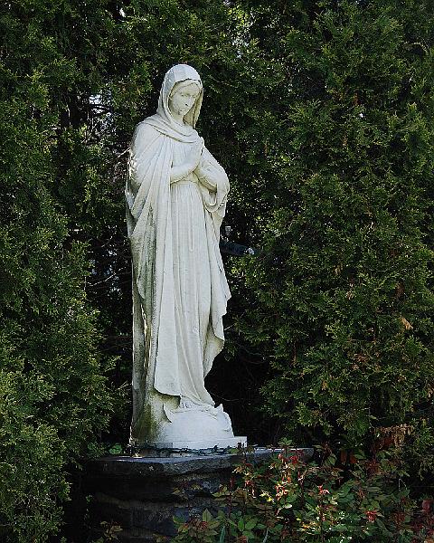 MaryStatueOutside10x8.jpg