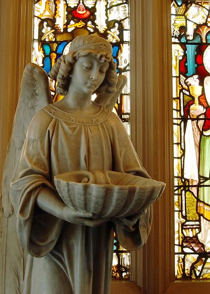 AngelStatueinPorch015x7.jpg